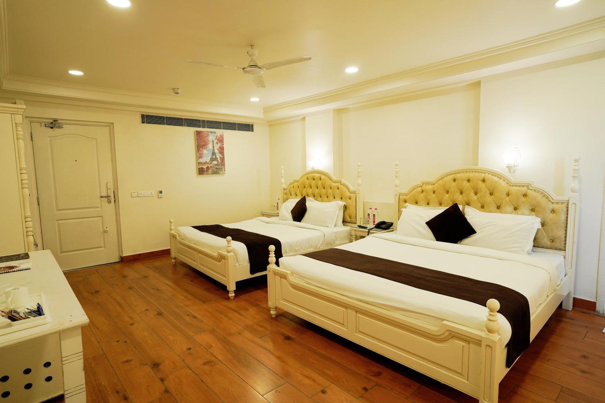 Hotel Cygnett Lite Grand, 4*